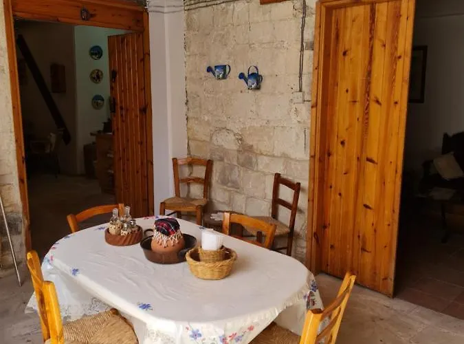 Kassandras Place In Village *