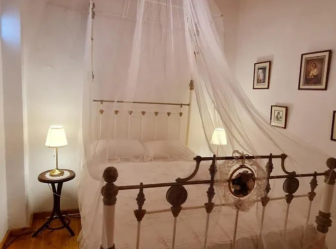 Kassandras Place In Village