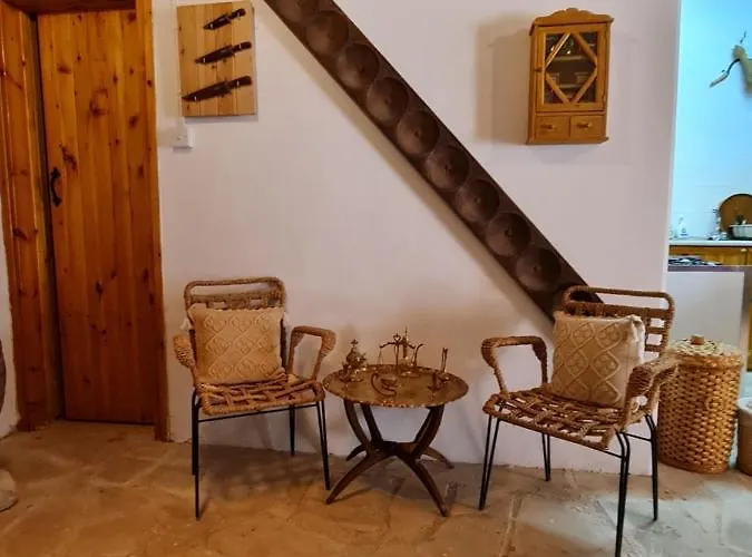 Kassandras Place In Village *