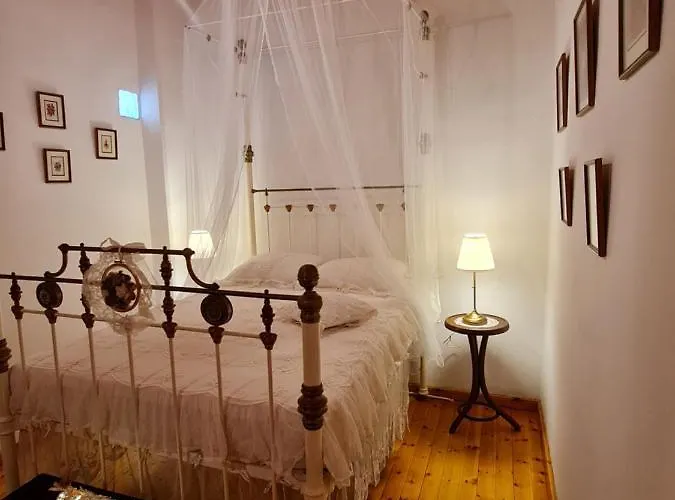 Kassandras Place In Village